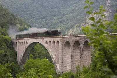 trains (5)