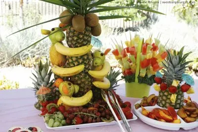 פאזל של Summer Fruit Party Table