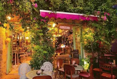 Bonita terraza para tomar una copa