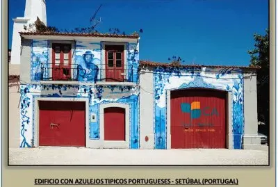 EDIFICIO CON AZULEJOS TIPICOS PORTUGUESES