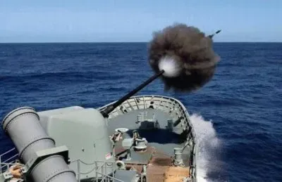 MISIL DESDE UN BARCO jigsaw puzzle