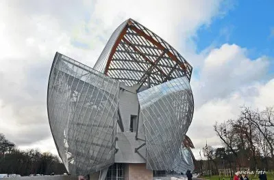 פאזל של paris - centre louis vuitton