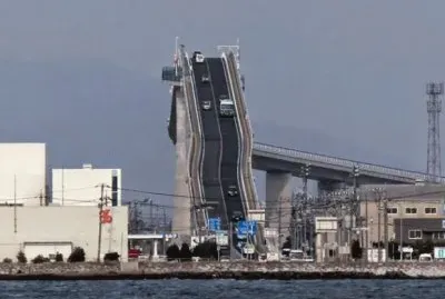 PUENTE EMPINADO