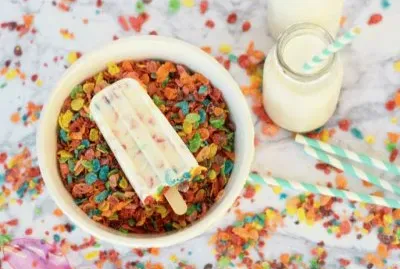 Paletas de cereal con leche