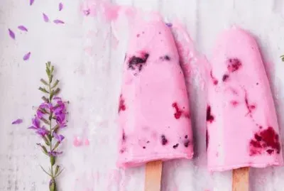 Paletas de yogurth moras y miel