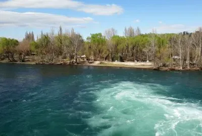 RÃ­o NeuquÃ©n, en la provincia homÃ³nima. Argentina