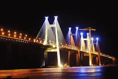 Fotos de la ciudad y su Puente