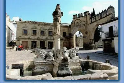 BAEZA (JAEN)-PL.CONSTITUCION-FUENTE DE LOS LEONES