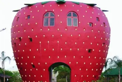 פאזל של å¥‡ç•°å»ºç¯‰