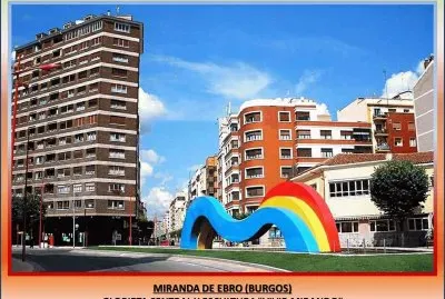 MIRANDA DE EBRO (BURGOS)-ESCULTURA Â¨VIVIR MIRANDOÂ¨