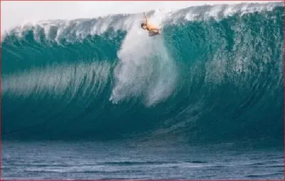 EN EL TOPE DE LA OLA