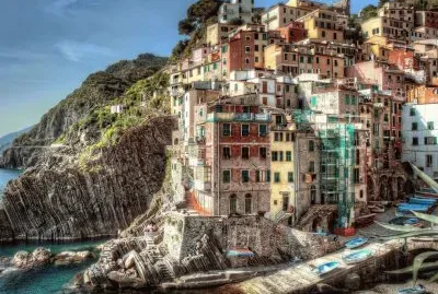 פאזל של buildings_landscape_riomaggiore_italy_coast_cliffs