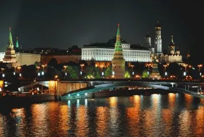city_moscow_night_lights_bridge_reflection_river_