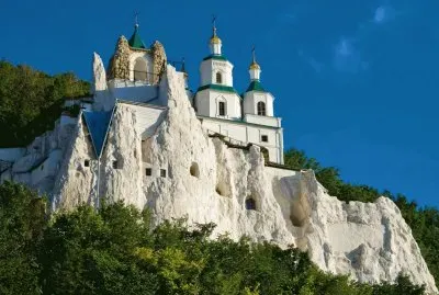 ukraine_svyatogorskaya_laurel_