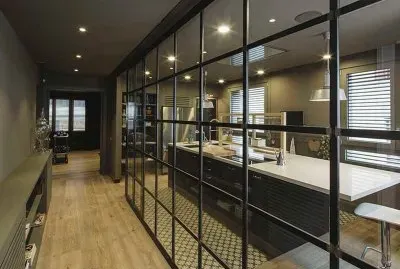 Cocina con vistas por Estudi Metro