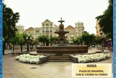 HUESCA - PLAZA DE NAVARRA CON EL CASINO AL FONDO