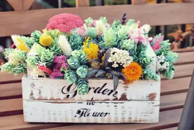 caja con flores