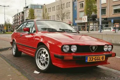 פאזל של Auto 1985 Alfa Romeo GTV6