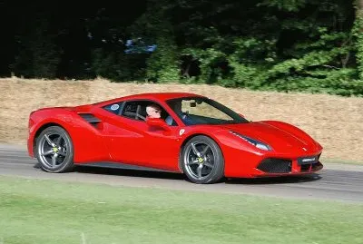 Auto 2016 Ferrari 488GTB 660 HP