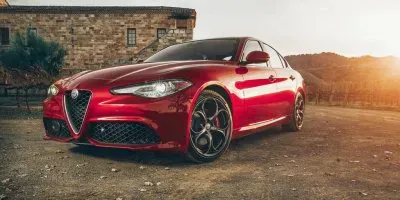 Auto 2017 Alfa Romeo Giulia Sedan 300 HP