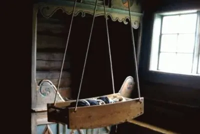 Oslo Museum - Baby Bed/swing