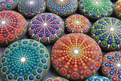 mandalas sobre piedras