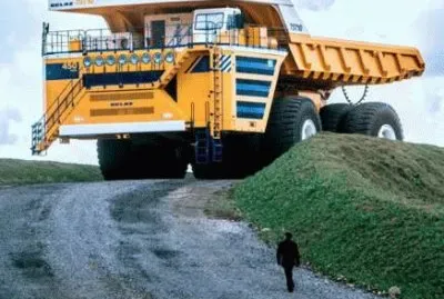 פאזל של CamiÃ³n Belaz 75710, cap. 450 Ton, Bielorrusia