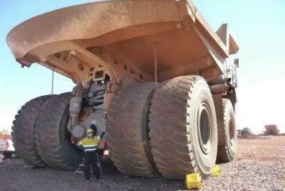 פאזל של CamiÃ³n Bucyrus MT6300AC, cap. 363 Ton, USA