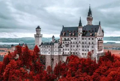 Neuschwanstein-Castle-in-Fall