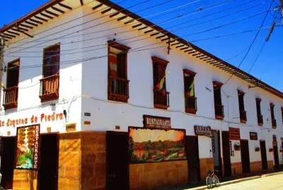 la esquina de piedra