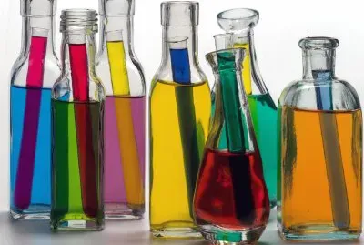 Botellas- Agua de color.png