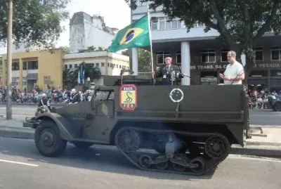 Major AntÃ´nio AndrÃ© a bordo do M-2 - FEB