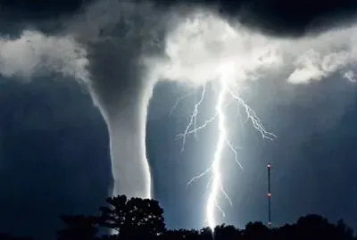 TORNADO CON RAYO jigsaw puzzle