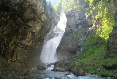 Cascada de la Cueva