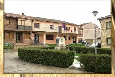 פאזל של ESTEPAR (BURGOS) â€“ AYUNTAMIENTO, PLAZA Y FUENTE