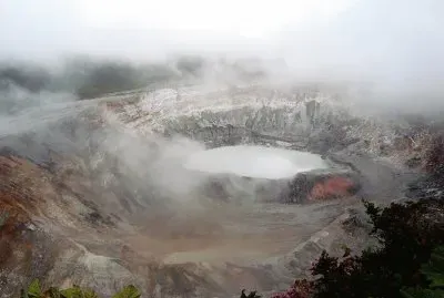 CrÃ¡ter principal del VolcÃ¡n Poas, Costa Rica.