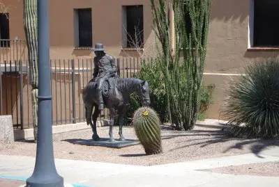 Escultura del pionero