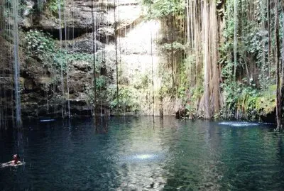 Cenote, YucatÃ¡n.