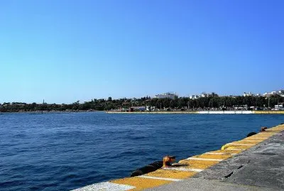 Muelle en isla griega,