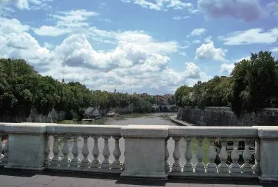 Puente sobre el rÃ­o TÃ­ber, Roma.