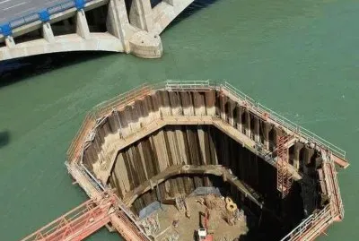 ConstrucciÃ³n de un cimiento en el agua