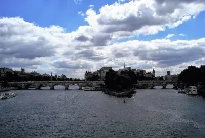Puente sobre el rÃ­o Sena en ParÃ­s.