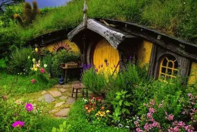 Unusual Underground Hobbit House