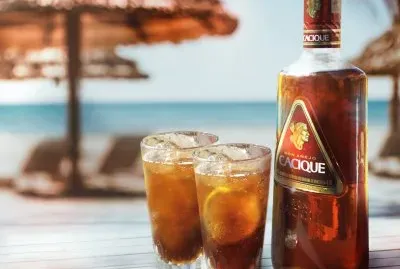 Ron AÃ±ejo Cacique: ClÃ¡sico, Cuba Libre