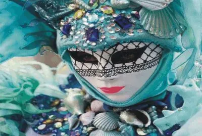 Mascara shades of turquoise