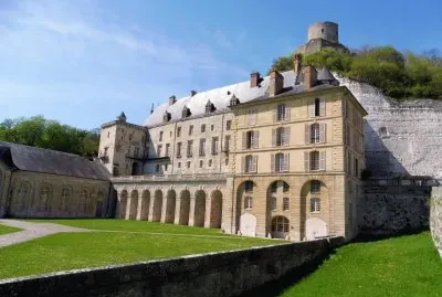chÃ¢teau de La Roche Guyon jigsaw puzzle