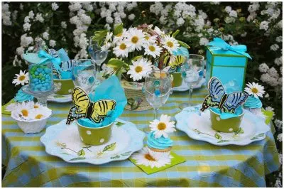 Pretty Butterfly and Daisy Table