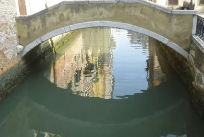 Venise reflet de pont