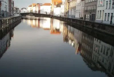 Bruges Belgique reflets dans un canal