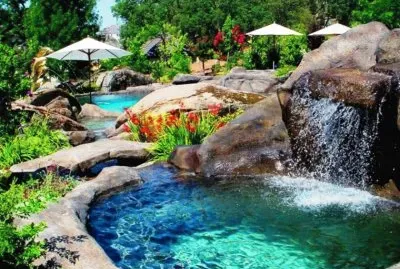 una pequeÃ±a piscina natural